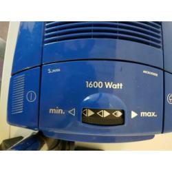 AEG STOFZUIGER met 1600 watt zuigvermogen izgst.