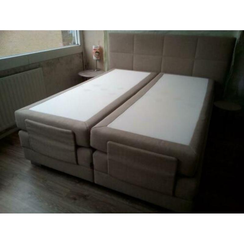 ?? Karlsson elektrisch gestoffeerde beige boxspring ??