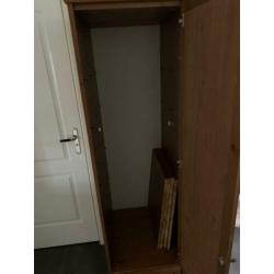 Kledingkast met geslepen spiegeldeur hang en legplanken