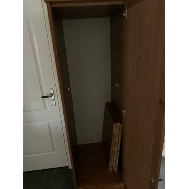 Kledingkast met geslepen spiegeldeur hang en legplanken