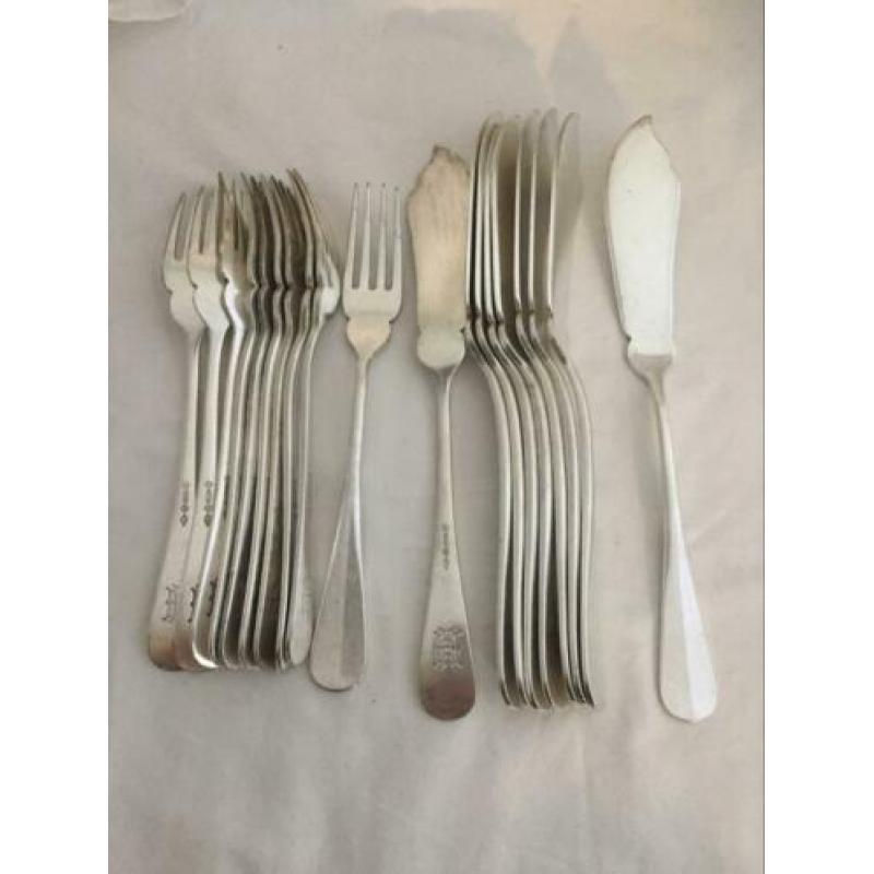 Verzilverd gero visbestek. 10 couverts. Monogram HH