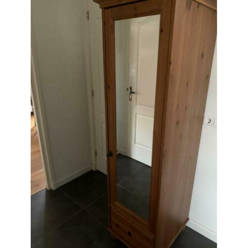 Kledingkast met geslepen spiegeldeur hang en legplanken