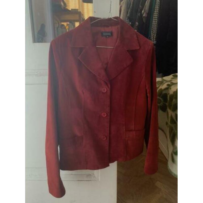 Rood suede jasje maat 38
