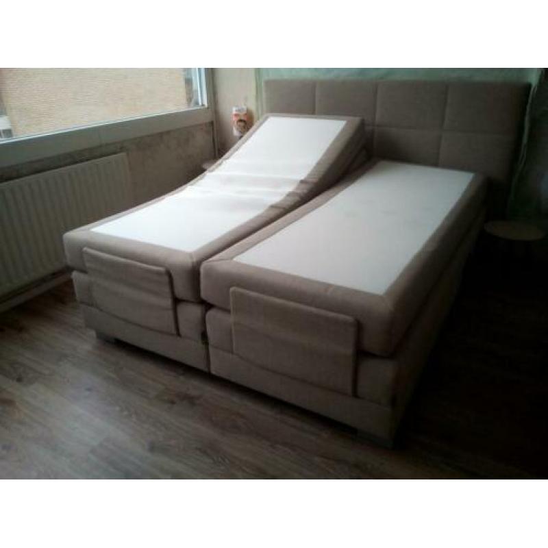?? Karlsson elektrisch gestoffeerde beige boxspring ??