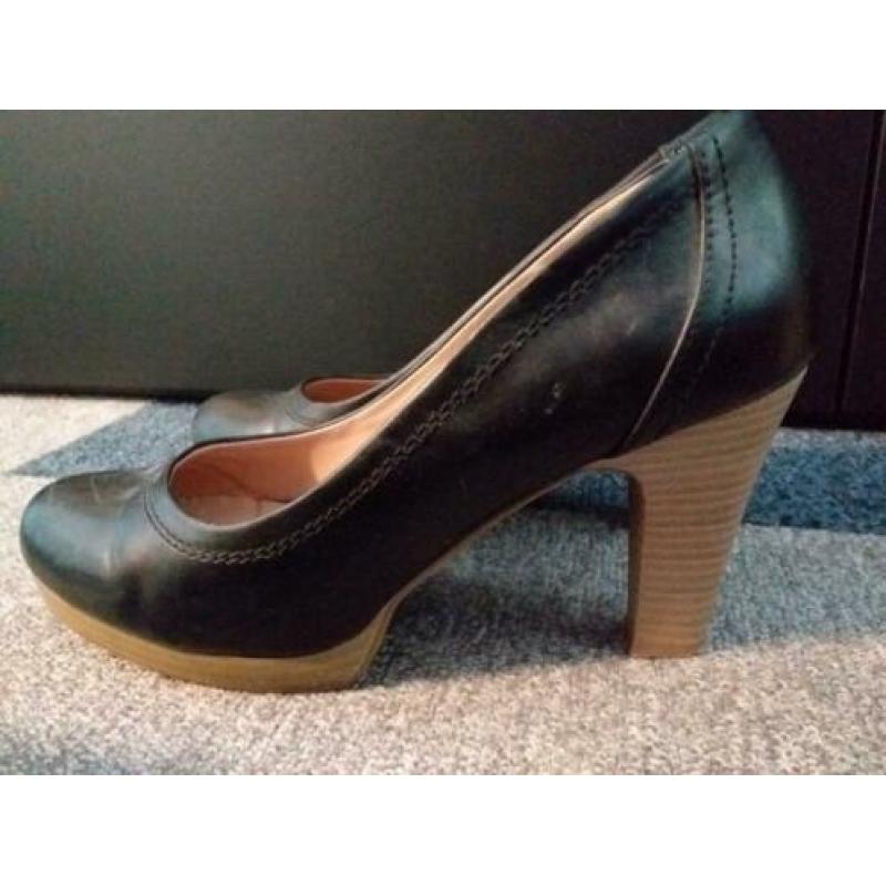 Zwarte en blauwe pumps maat 39