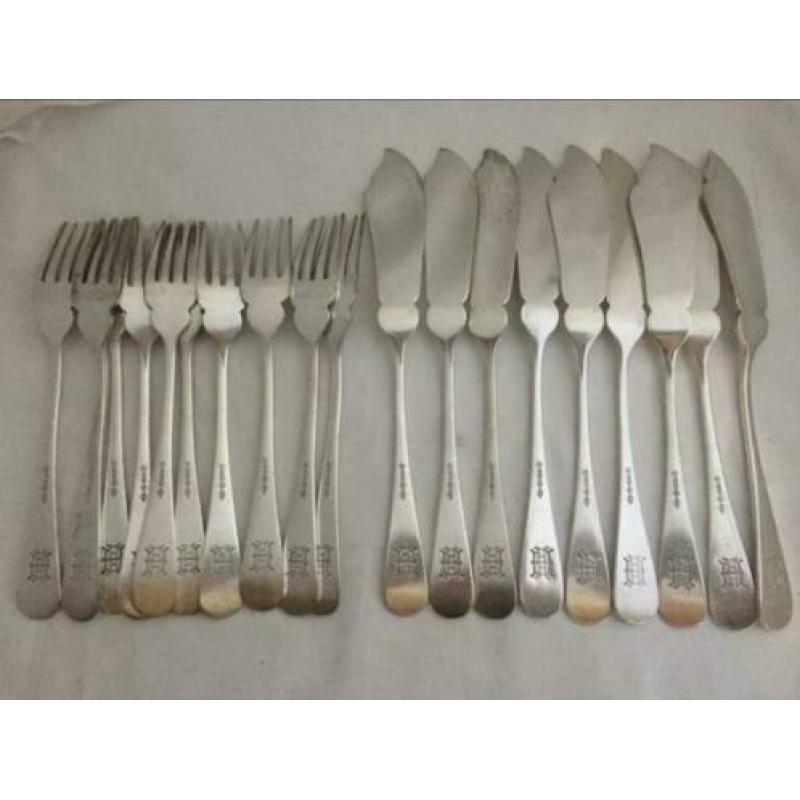 Verzilverd gero visbestek. 10 couverts. Monogram HH
