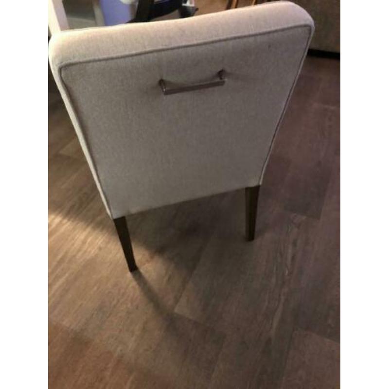 6 eetkamerstoelen (4 met armleuning 2 zonder armleuning)