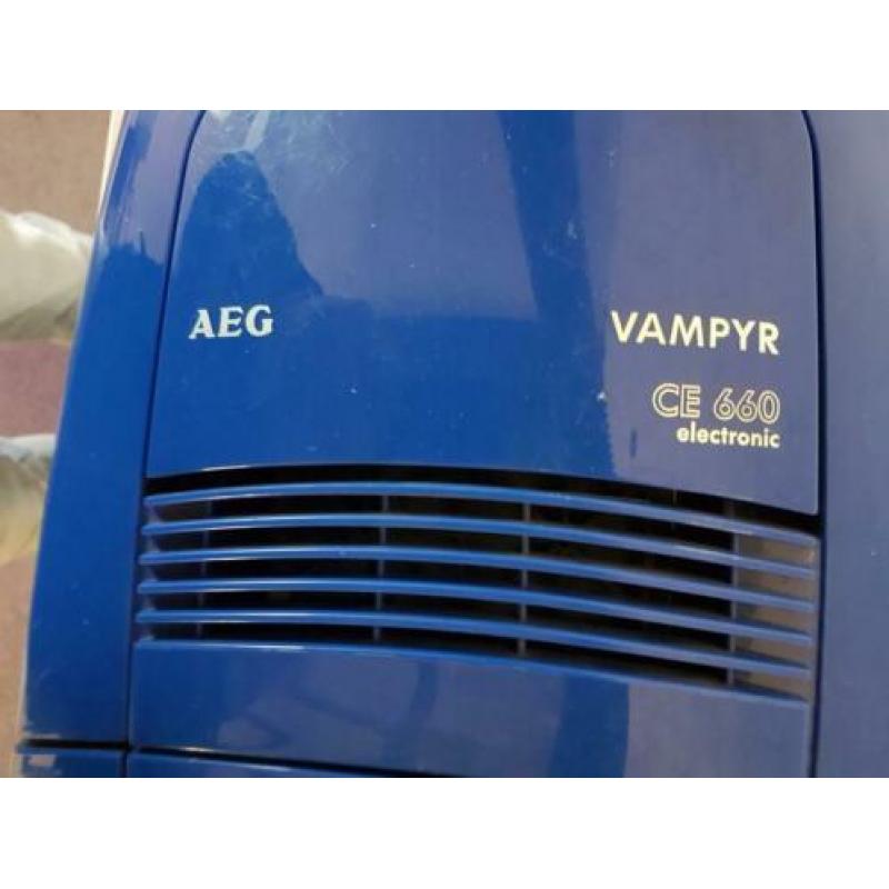 AEG STOFZUIGER met 1600 watt zuigvermogen izgst.