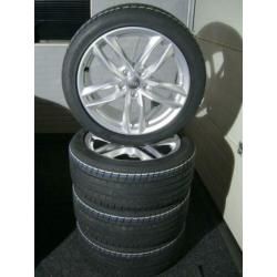 2 sets orig. Audi Sport A4 18 inch velgen 8W NIEUW S line