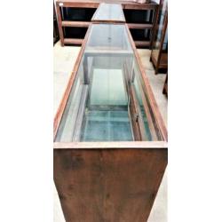 Antieke vitrine toonbank