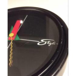 In Memphis stijl vintage Junghans rood groen geel wandklok