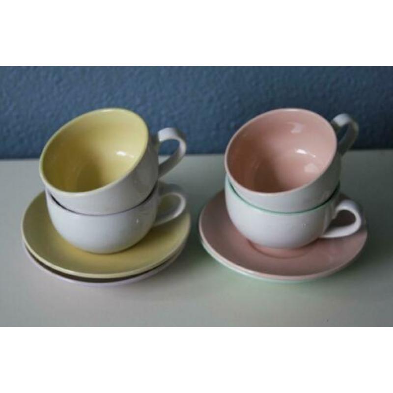 set pastelkleurige kop en schotels (4x)