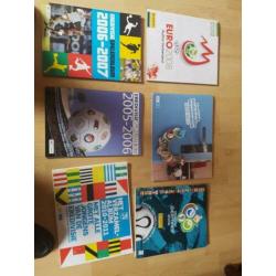 Te koop voetbalboeken. Verzamel albums enz.