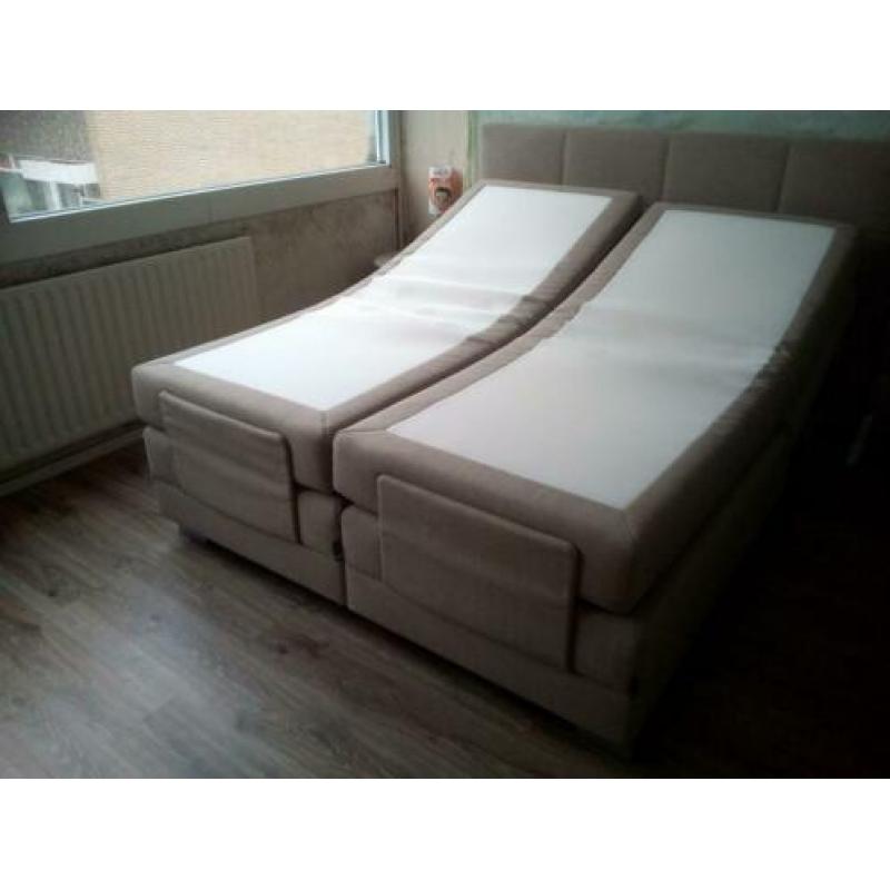 ?? Karlsson elektrisch gestoffeerde beige boxspring ??
