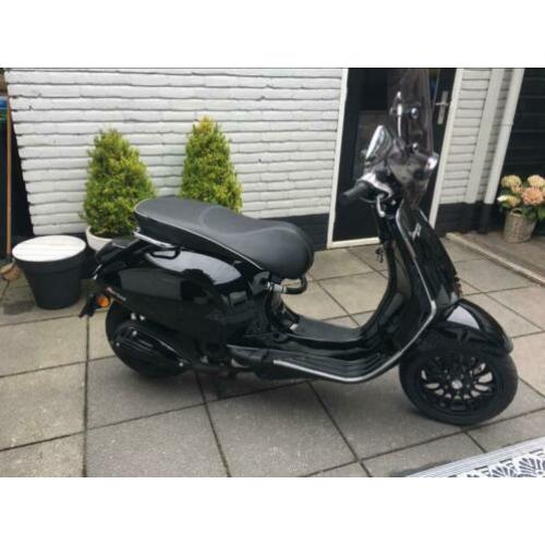 Vespa sprint snorscooter 2015 , met veel opties