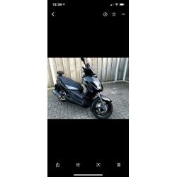 Yamaha x max 250! PackerdBell. 5000 km. 2013. NIEUWSTAAT!!