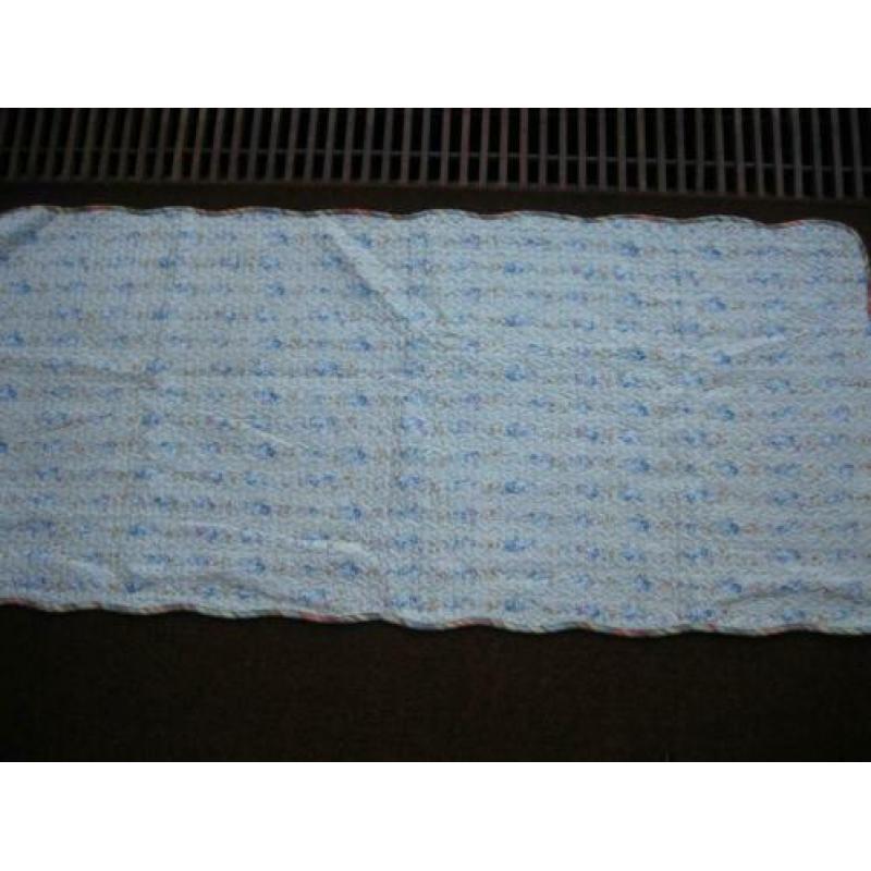 Nieuw,mooie quilt met bloemen voor bank of tafeloper. 2
