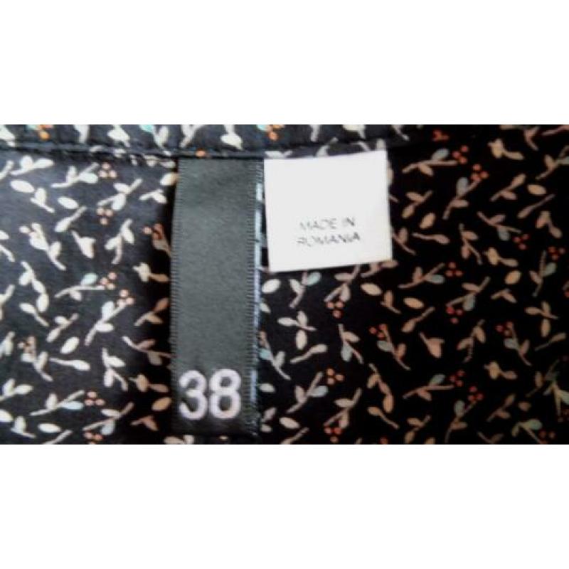 DIVIDED by H&M zwart millefleurs doorknoop jurkje wijd rok S