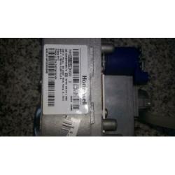 Honeywell gasregelblok. Gedemonteerd uit werkende ketel. Nef