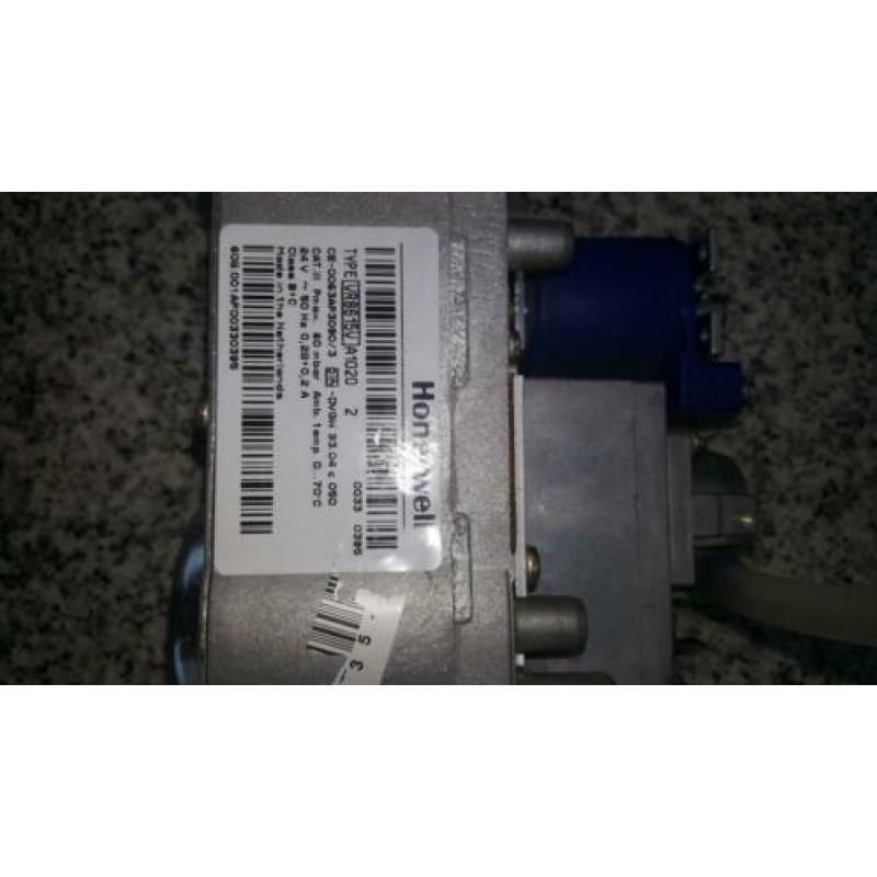 Honeywell gasregelblok. Gedemonteerd uit werkende ketel. Nef