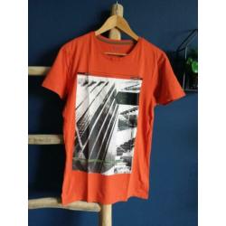 Zo goed als nieuw maat M tshirts 1 oranje en 1 groenachtig