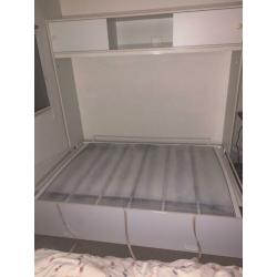 Wit inklapbed incl matras met opbergruimte