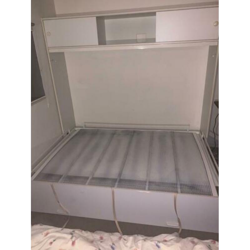 Wit inklapbed incl matras met opbergruimte