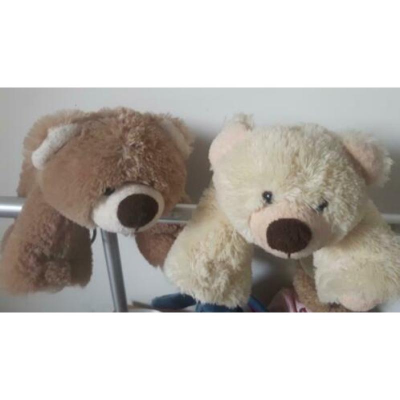12 Poppen en knuffels