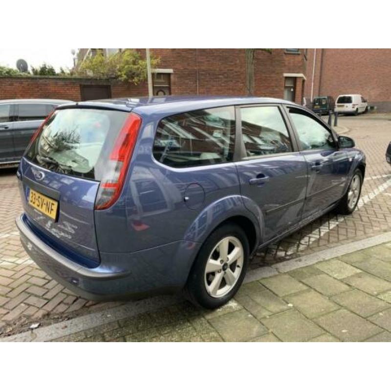 Ford Focus Wagon 1.6-16V Futura (bj 2006)
