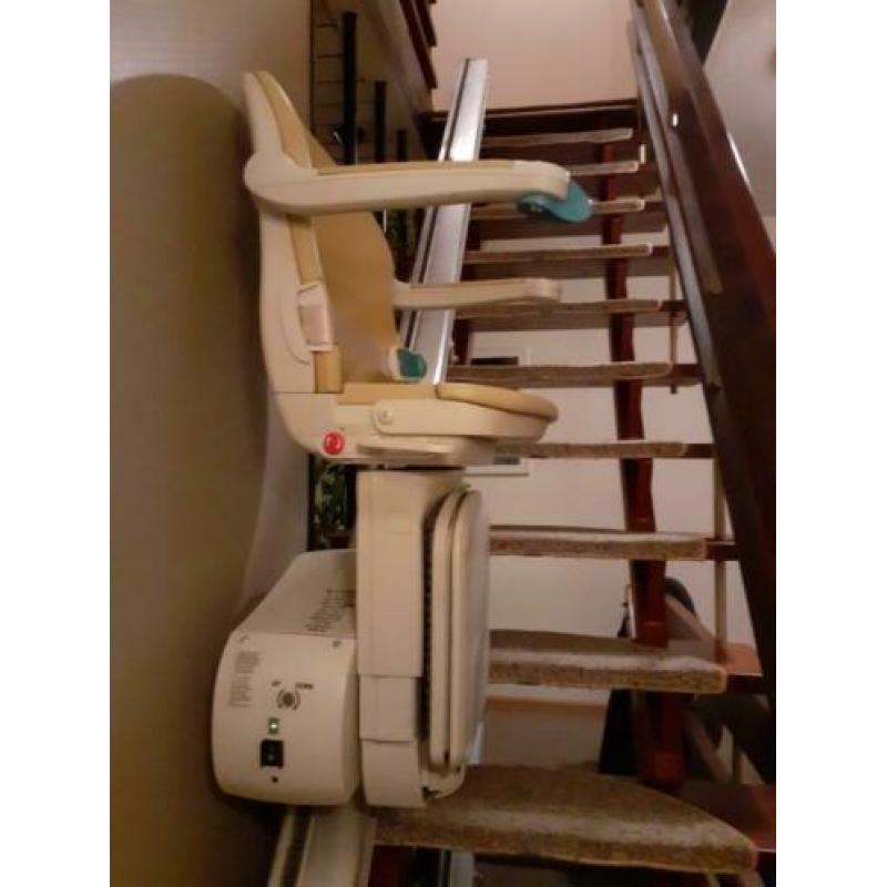 Handicare traplift 2 x 4 jaar oud