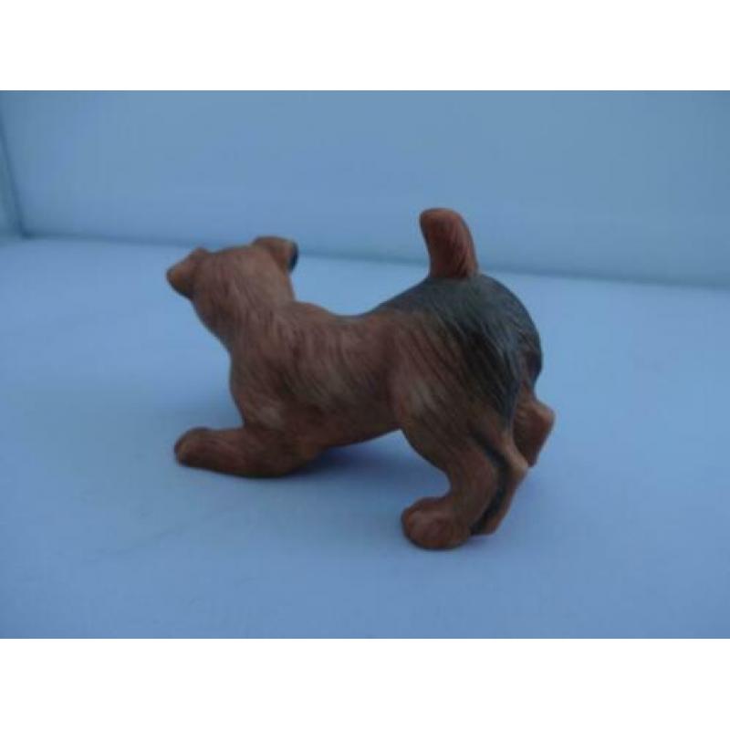Porseleinen bruin met zwarte vlekken hondje van Goebel