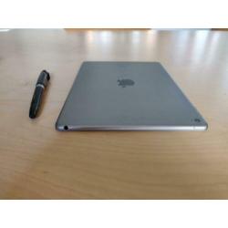 iPad Air 2 16GB WiFi space grey met Griffin Case & oplader