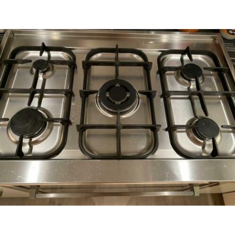 RVS fornuis met heteluchtoven en grill merk M -System.