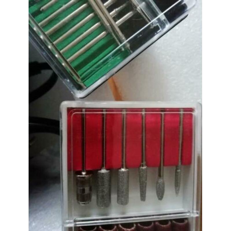 Manicure/pedicure frees