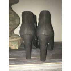 Schoen