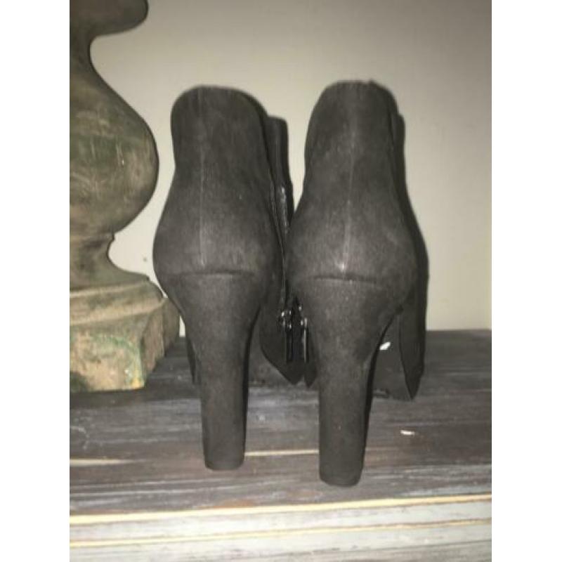 Schoen
