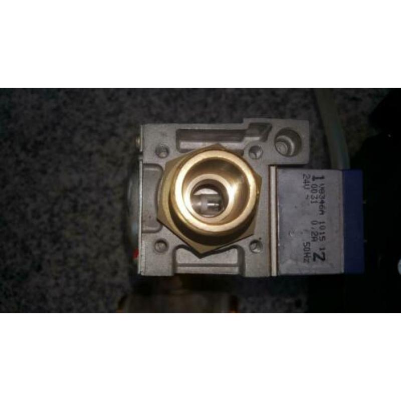 Honeywell gasregelblok. Gedemonteerd uit werkende ketel. Nef
