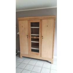 Brocante wandkast met vitrine