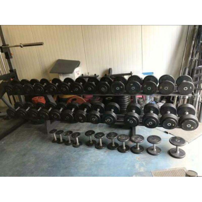 Vaste rubberen Dumbells 2 t/m 30kg + Opbergrek