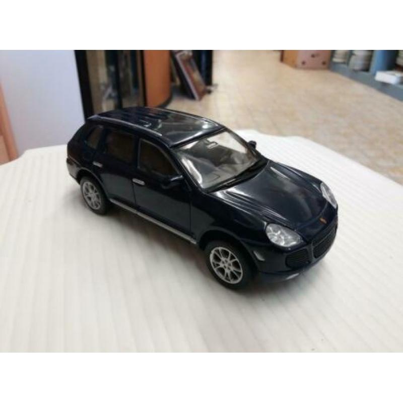 Model auto. Porsche Cayenne Turbo. Welly.