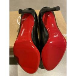 Nieuwe en omgedragen Louboutin simple pump maat 36,5