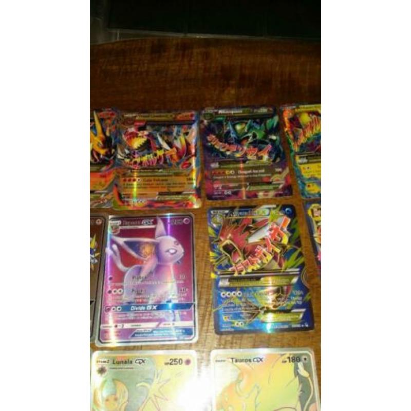 Pokemon kaarten!! fake maar ze lijken super echt en in goede