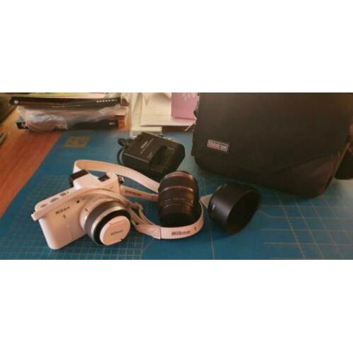 Nikon 1 V1 Wit + Nikkor VR 10-30 mm + Nikkor VR 30-110 mm -