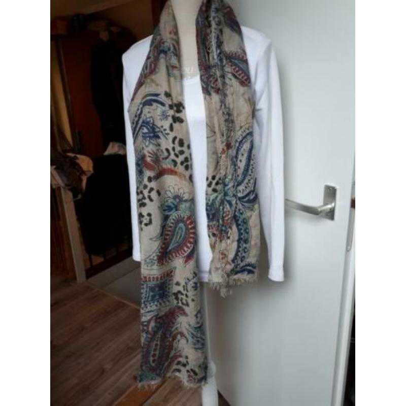 Shawl van Betty Barclay