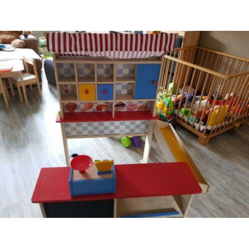 Houten speelgoed winkel met weegschaal