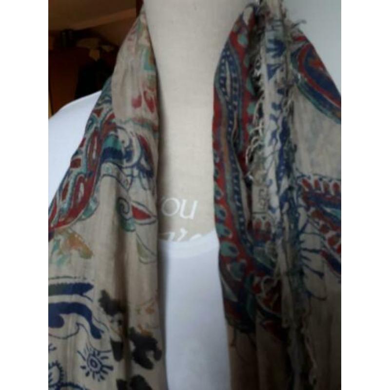 Shawl van Betty Barclay