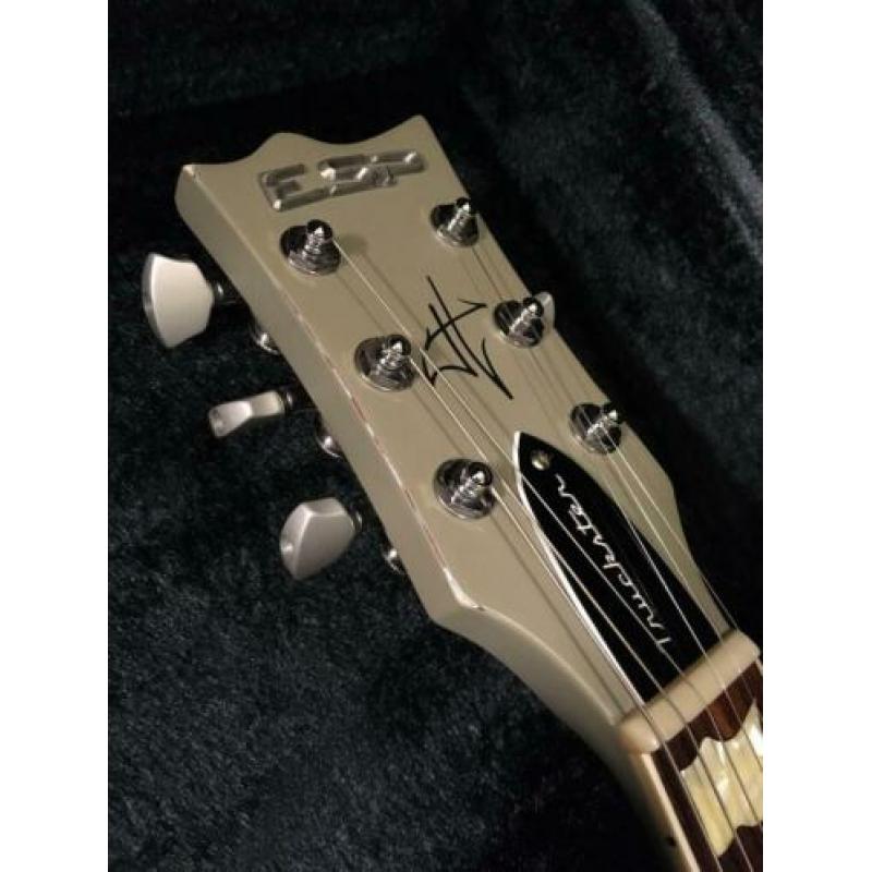 ESP Truckster Aged Primer Grey (Hetfield signature) uit 2005