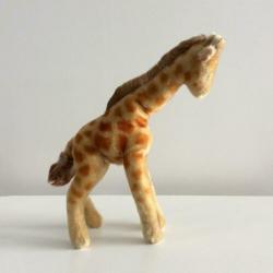 Twee Steiff giraffes