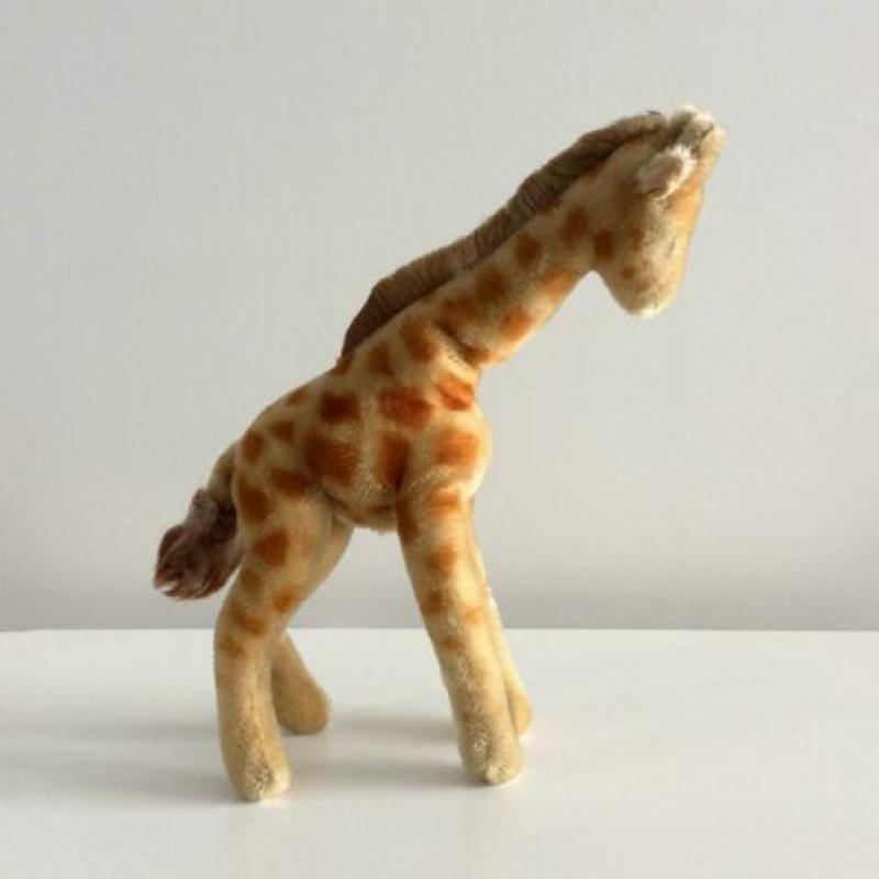 Twee Steiff giraffes