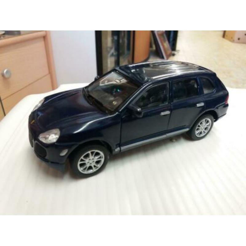 Model auto. Porsche Cayenne Turbo. Welly.